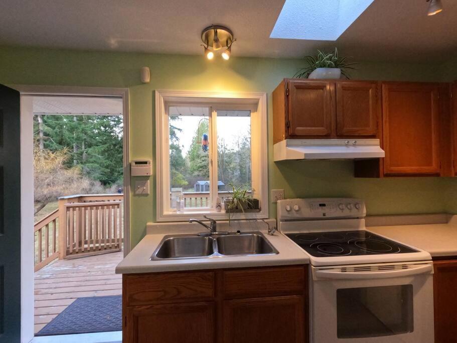 Countryroad Cozy 2Bedrooms Suite2 Nanaimo Exterior photo