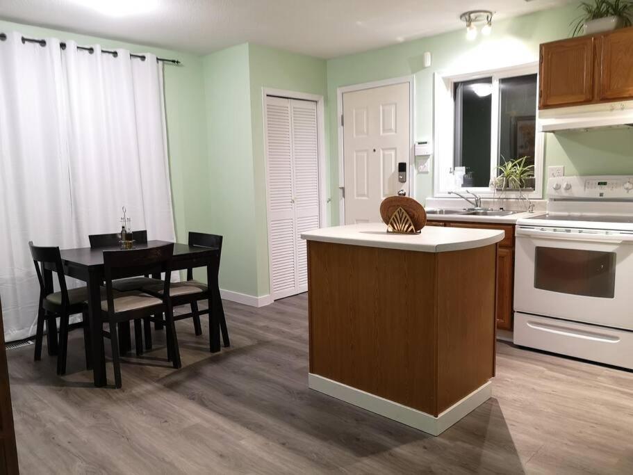 Countryroad Cozy 2Bedrooms Suite2 Nanaimo Exterior photo